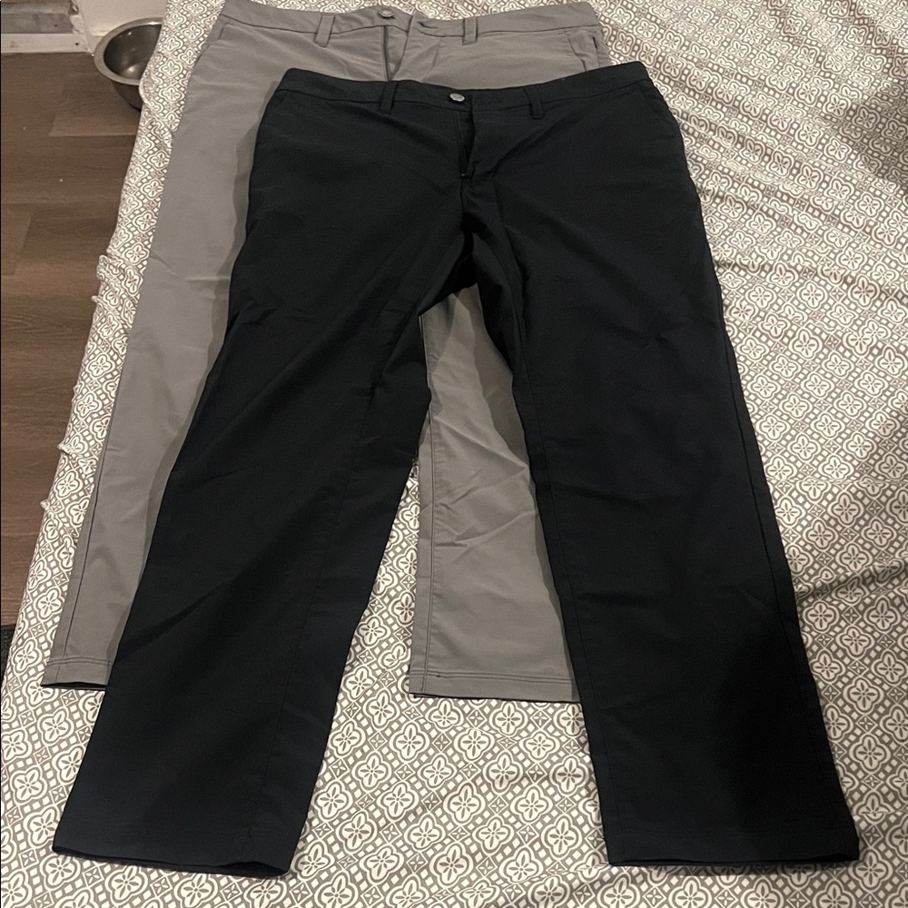 UNTUCKit Men's Black and Gray Chinos